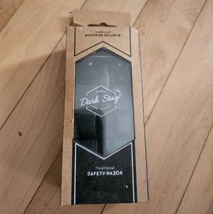 Dark stag safety razor